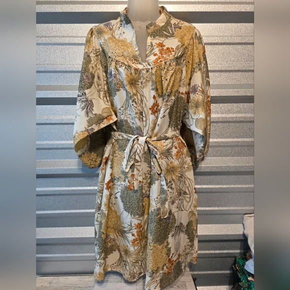 Dresses & Skirts - Vintage Floral Belted Kimono Dress